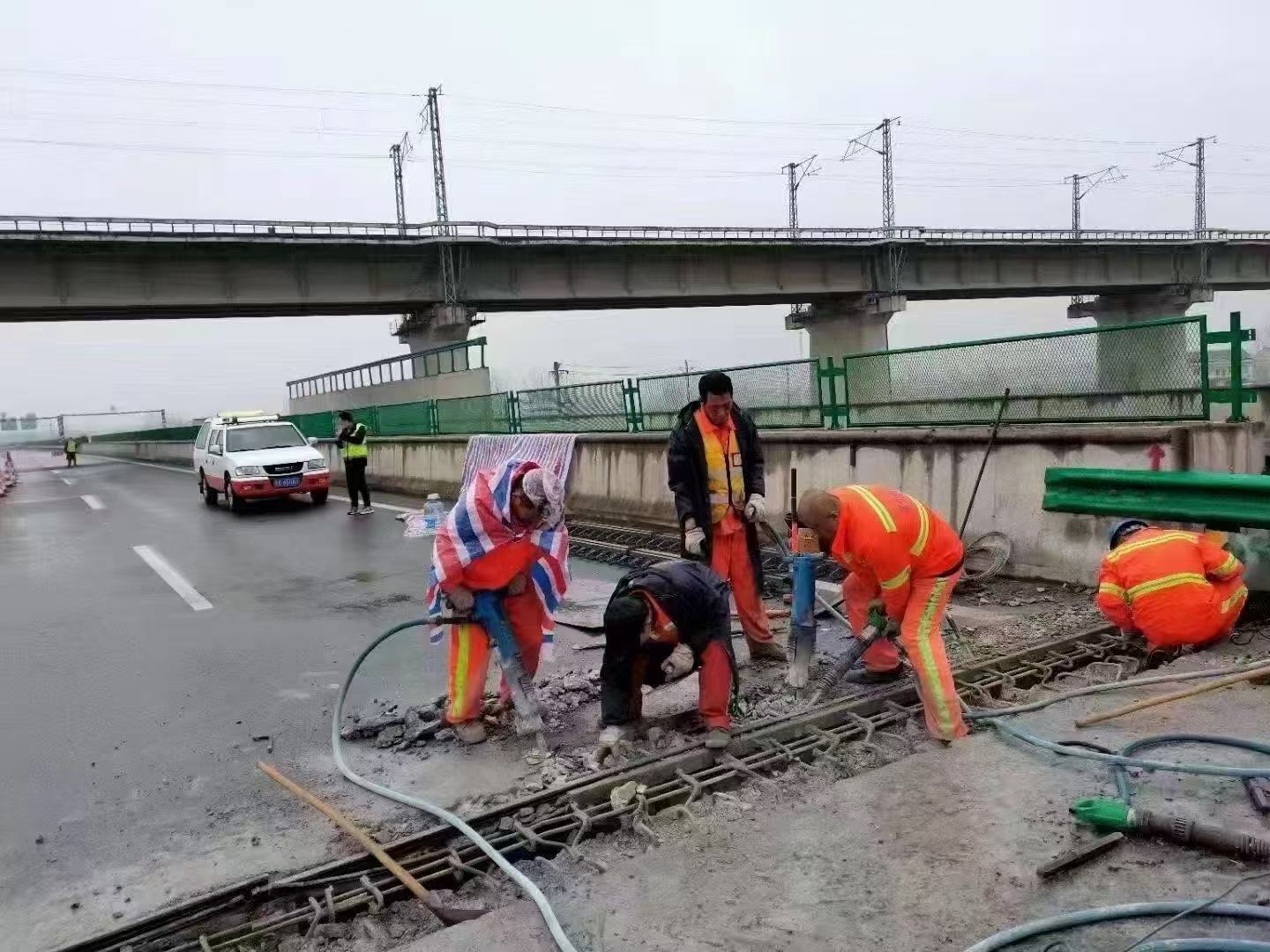 大路新区桥梁伸缩缝抢修料